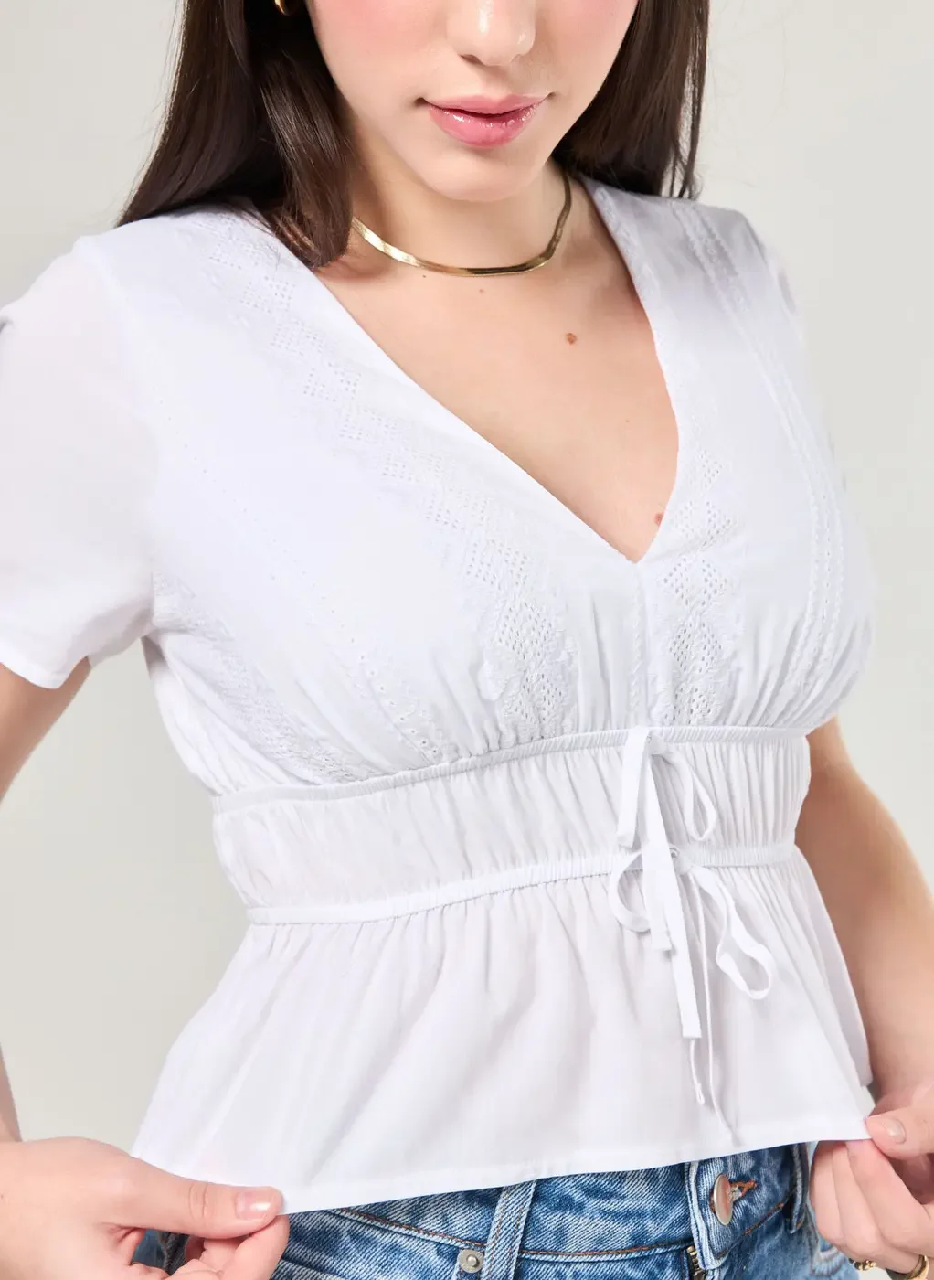 Blusa Manga Curta Off-White Lacinhos