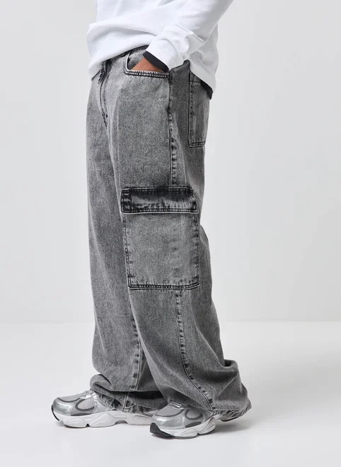 Calça Oversized Cargo Em Jeans