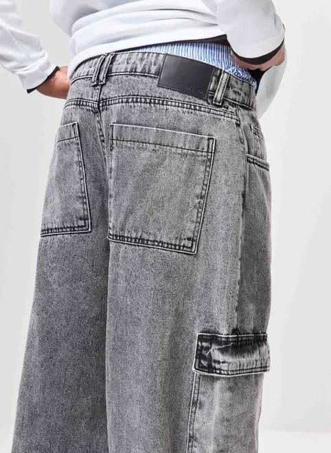 Calça Oversized Cargo Em Jeans