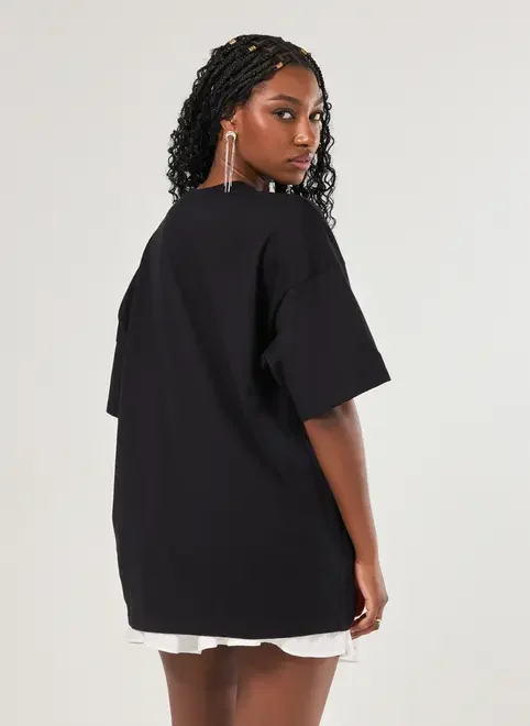 Camiseta Preta Oversized Estampa Mística