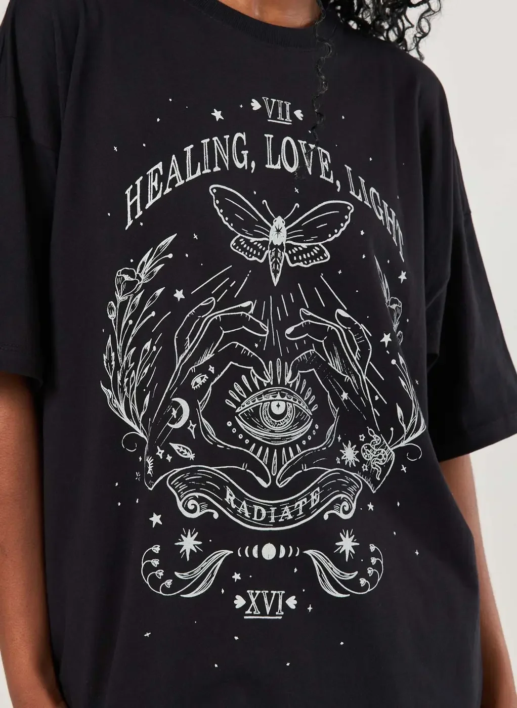 Camiseta Preta Oversized Estampa Mística