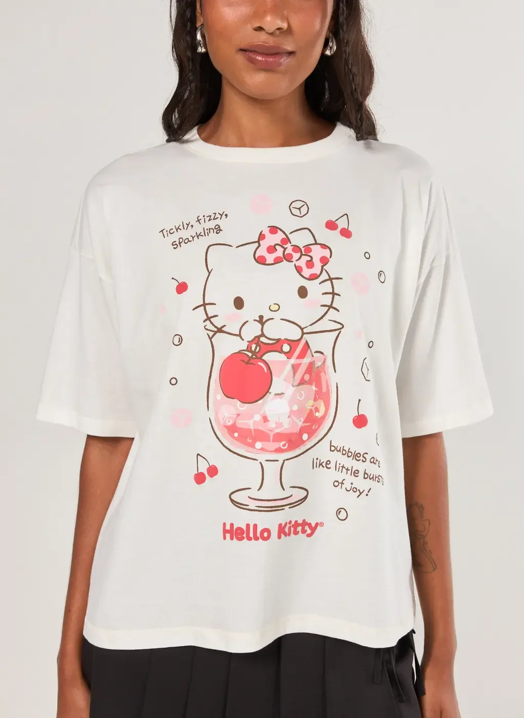 Camiseta Box Off-White Hello Kitty