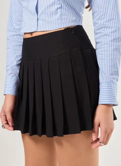 Saia Curta Pregas Com Short