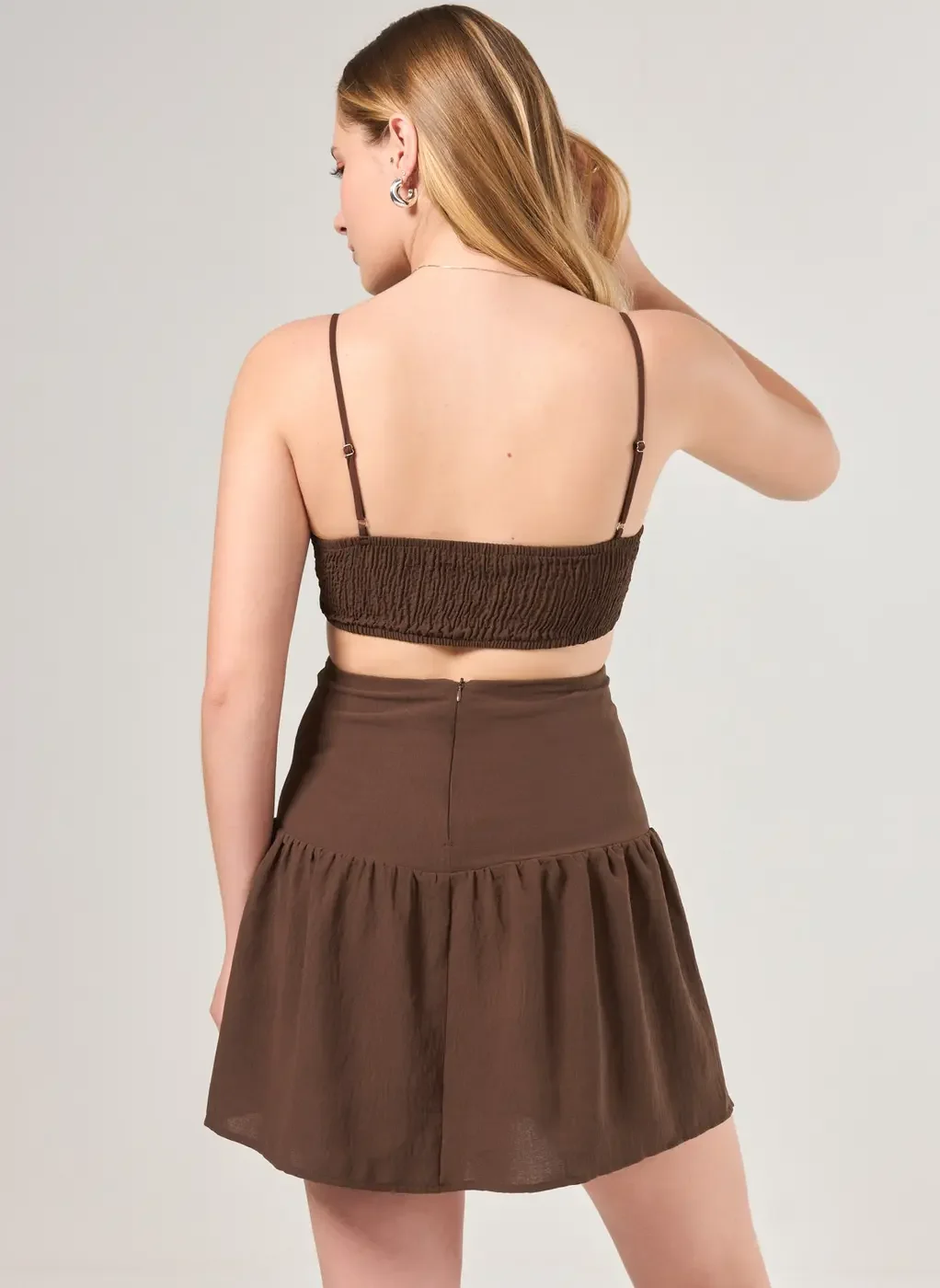 Vestido Curto Recortes Marrom