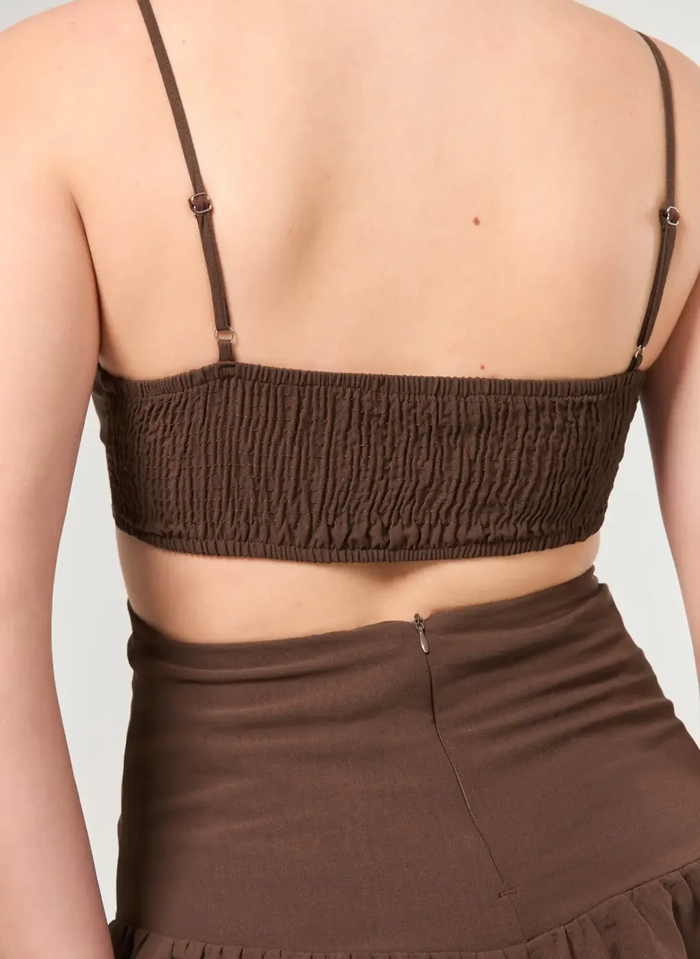 Vestido Curto Recortes Marrom