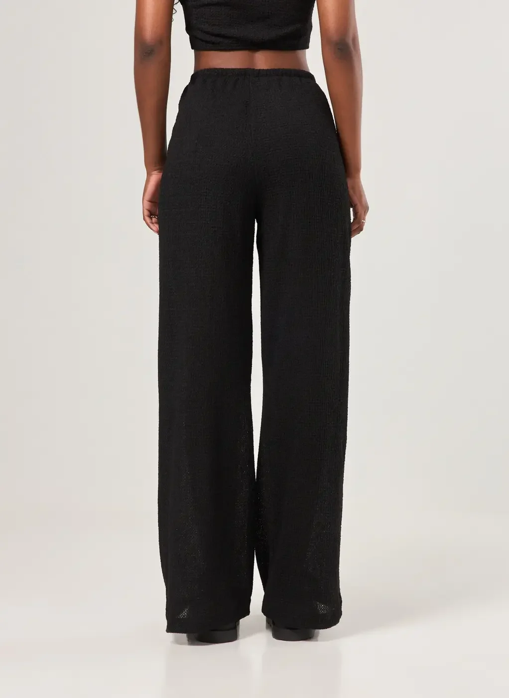 Calça Preta Wide Leg Texturizada