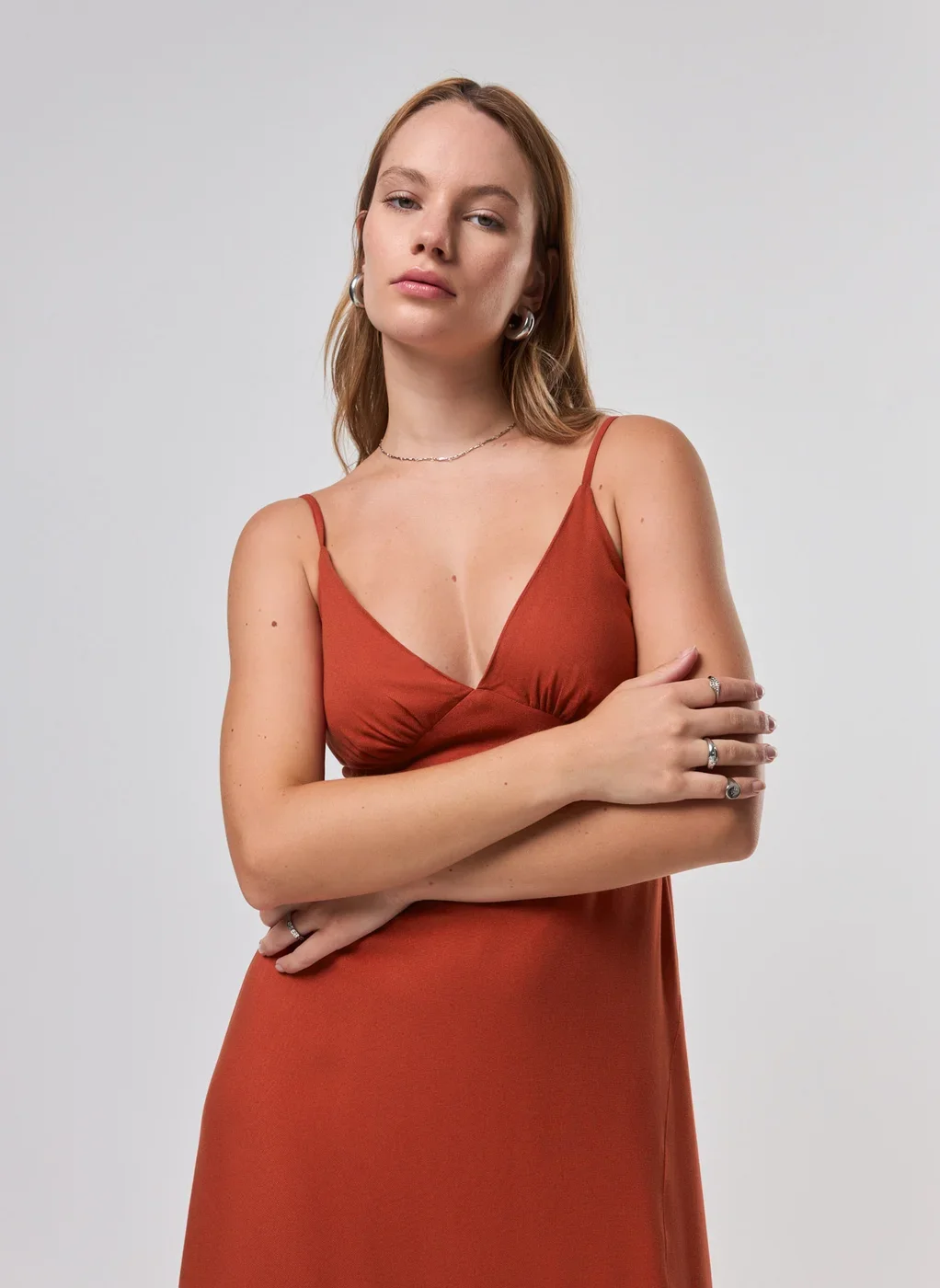 Vestido Midi Decote V Alcinha