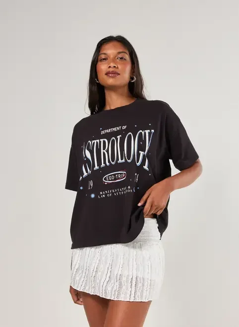 Camiseta Box Preta Astrology