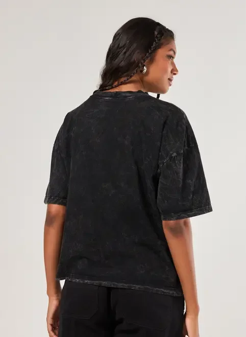 Camiseta Box Preta Marmorizada Estampa Rosa