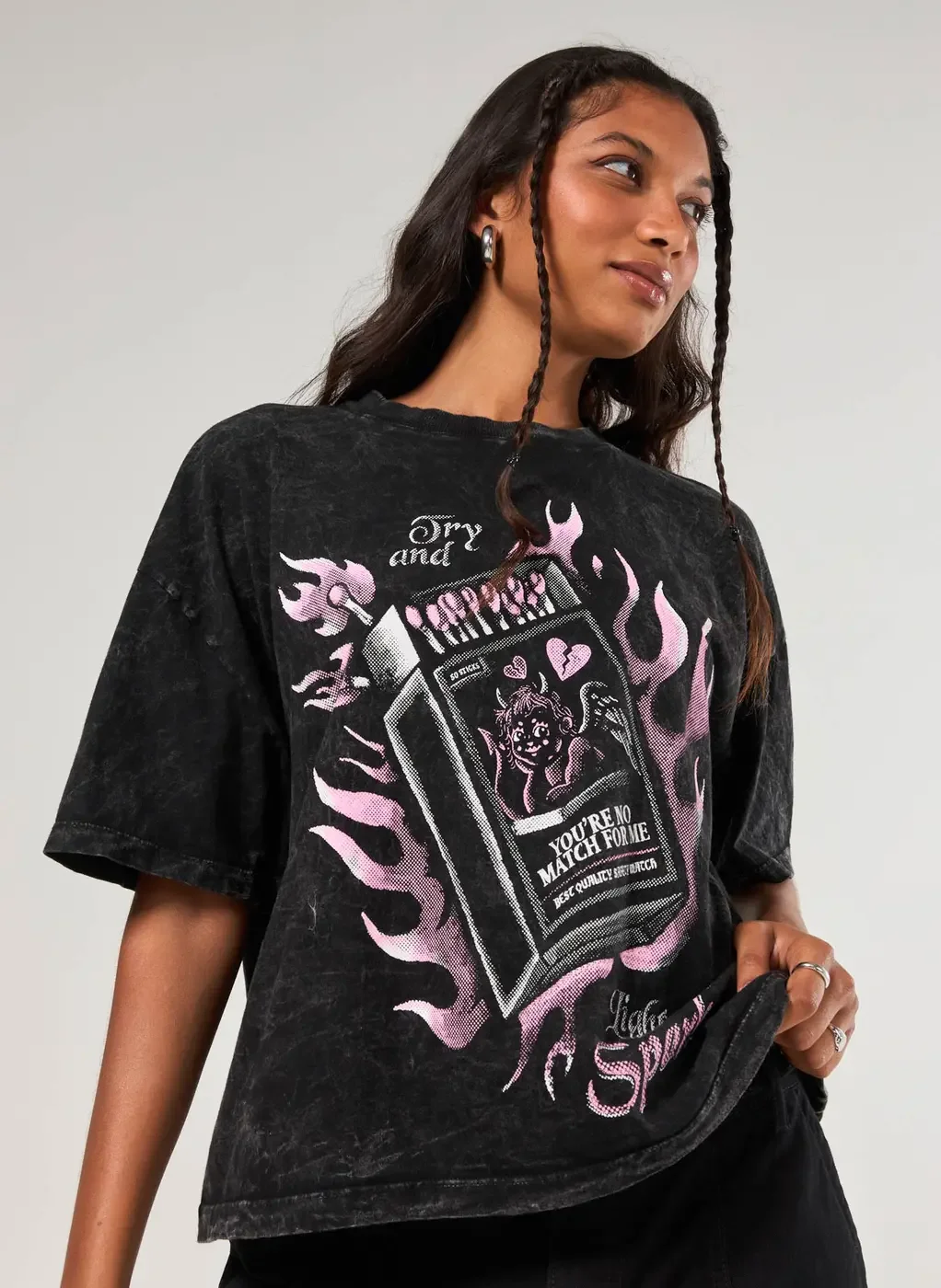 Camiseta Box Preta Marmorizada Estampa Rosa