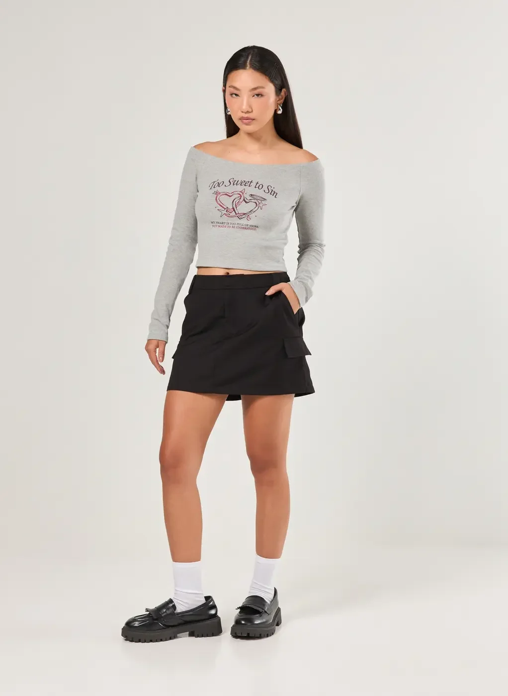 Cropped Ombro A Ombro Manga Longa Corações