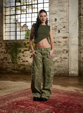 Calça Wide Leg Cargo Sarja Militar