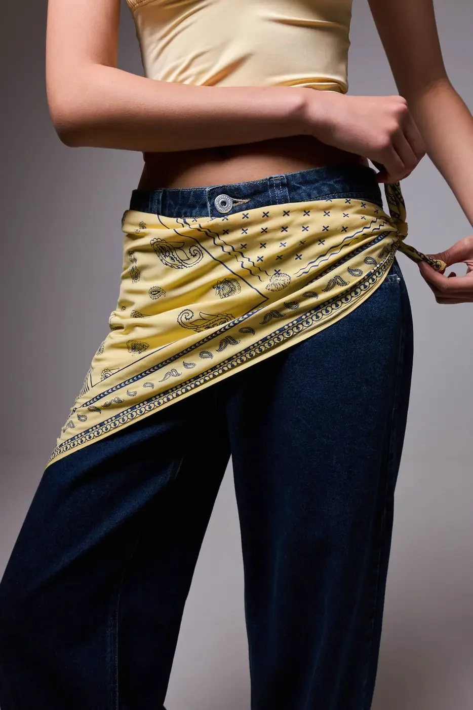 Lenço Amarelo Manteiga Paisley