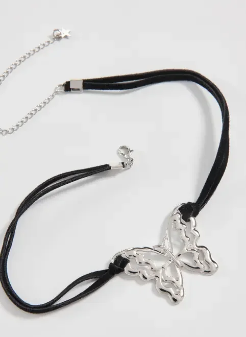 Colar Camurça Com Pingente De Borboleta