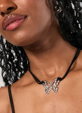 Colar Camurça Com Pingente De Borboleta