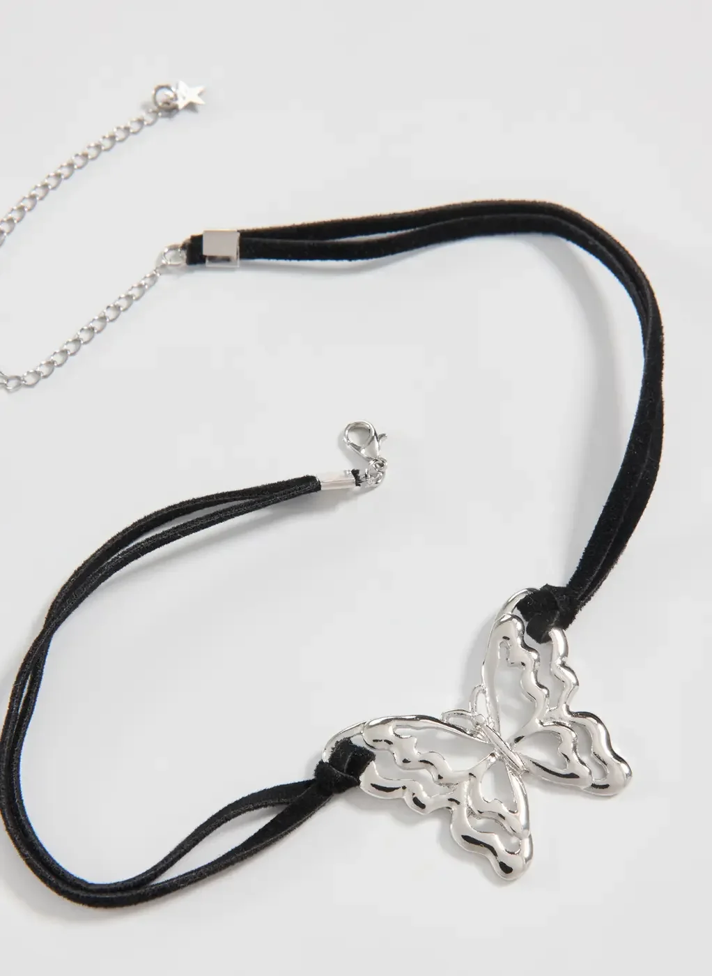 Colar Camurça Com Pingente De Borboleta