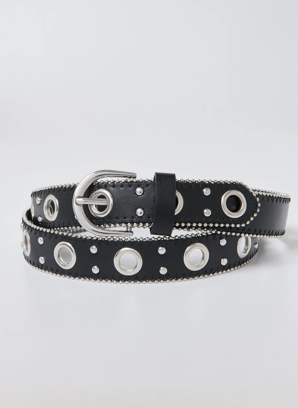 Cinto Preto Em Poliuretano Com Ilhoses