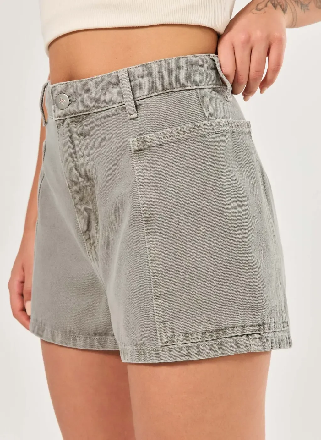 Short Sarja Mom Bolsos Alongados