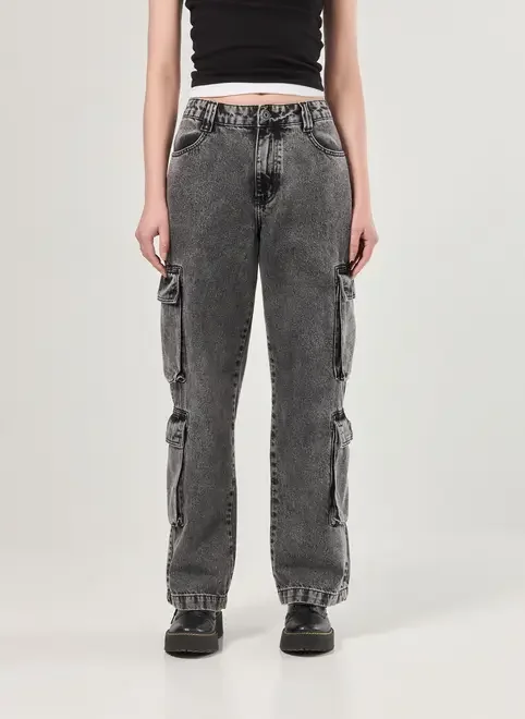 Calça Jeans Wide Leg Bolsos Cargo