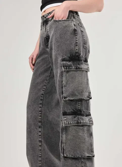 Calça Jeans Wide Leg Bolsos Cargo