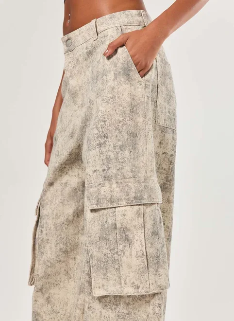 Calça Super Wide Leg Cargo Sarja Estampada