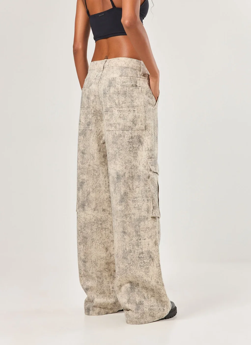 Calça Super Wide Leg Cargo Sarja Estampada