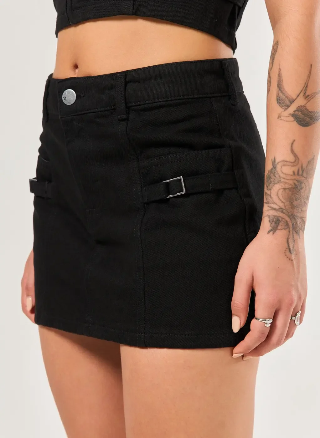 Saia Sarja Preta Fivelas