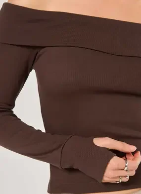 Blusa Ombro A Ombro Manga Longa Marrom