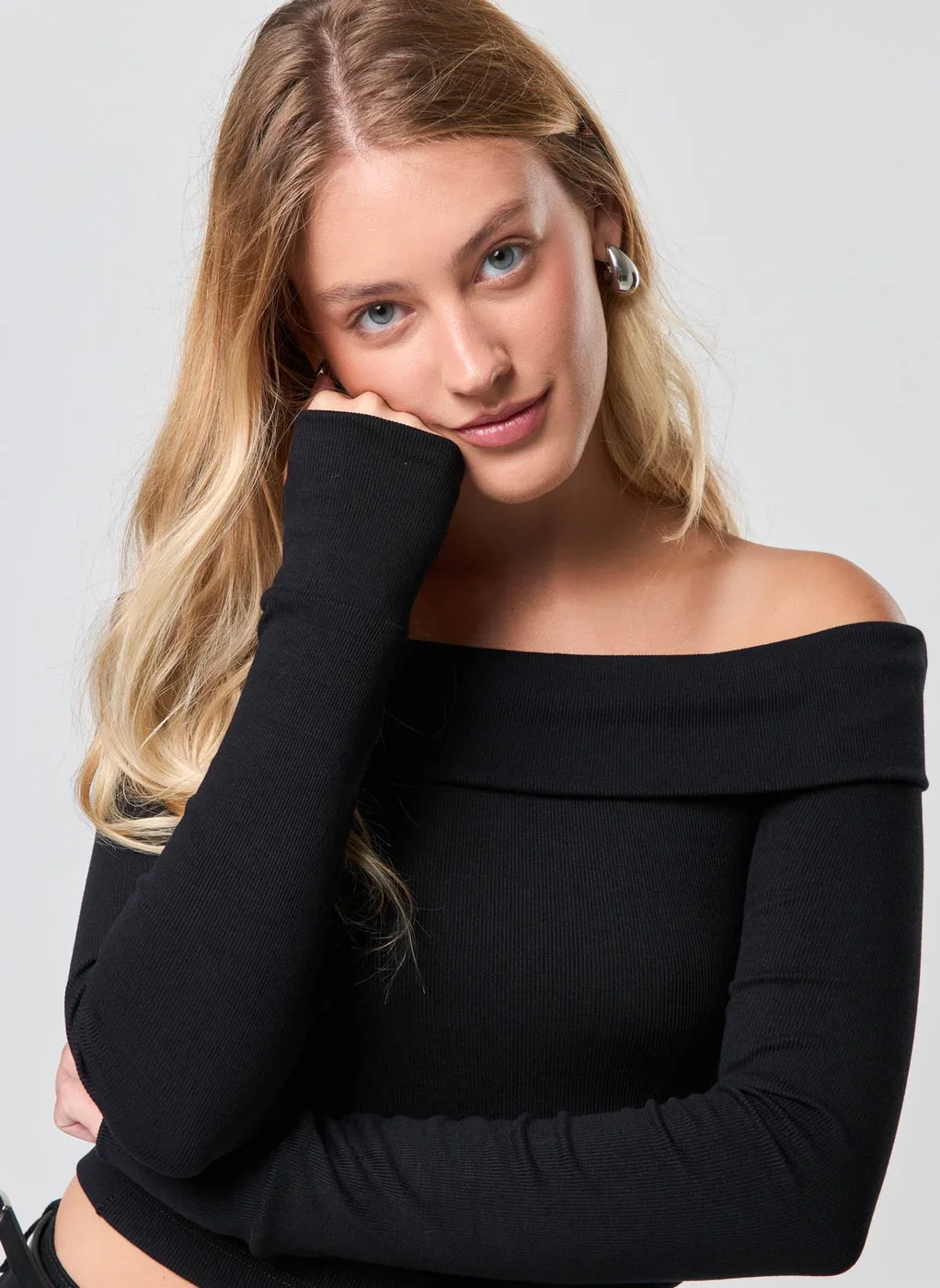 Blusa Ombro A Ombro Manga Longa Pala Virada