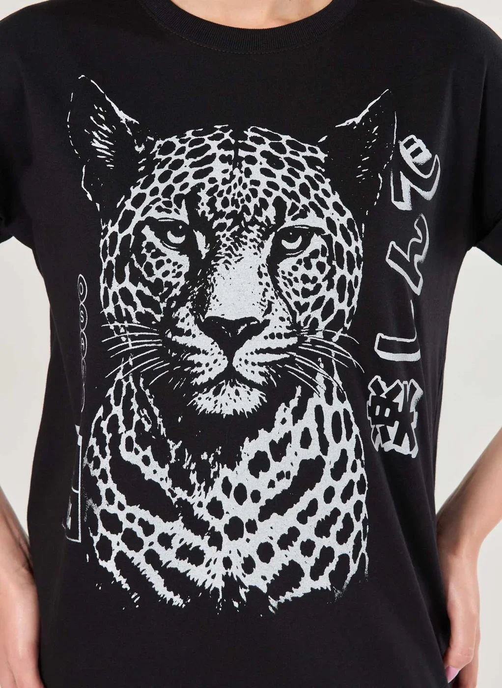 Camiseta Oversized Preta Onça