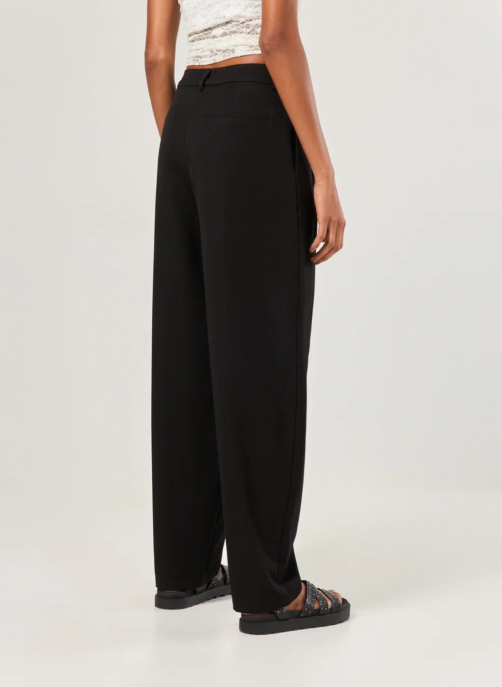 Calça Preta Alfaiataria Barrel