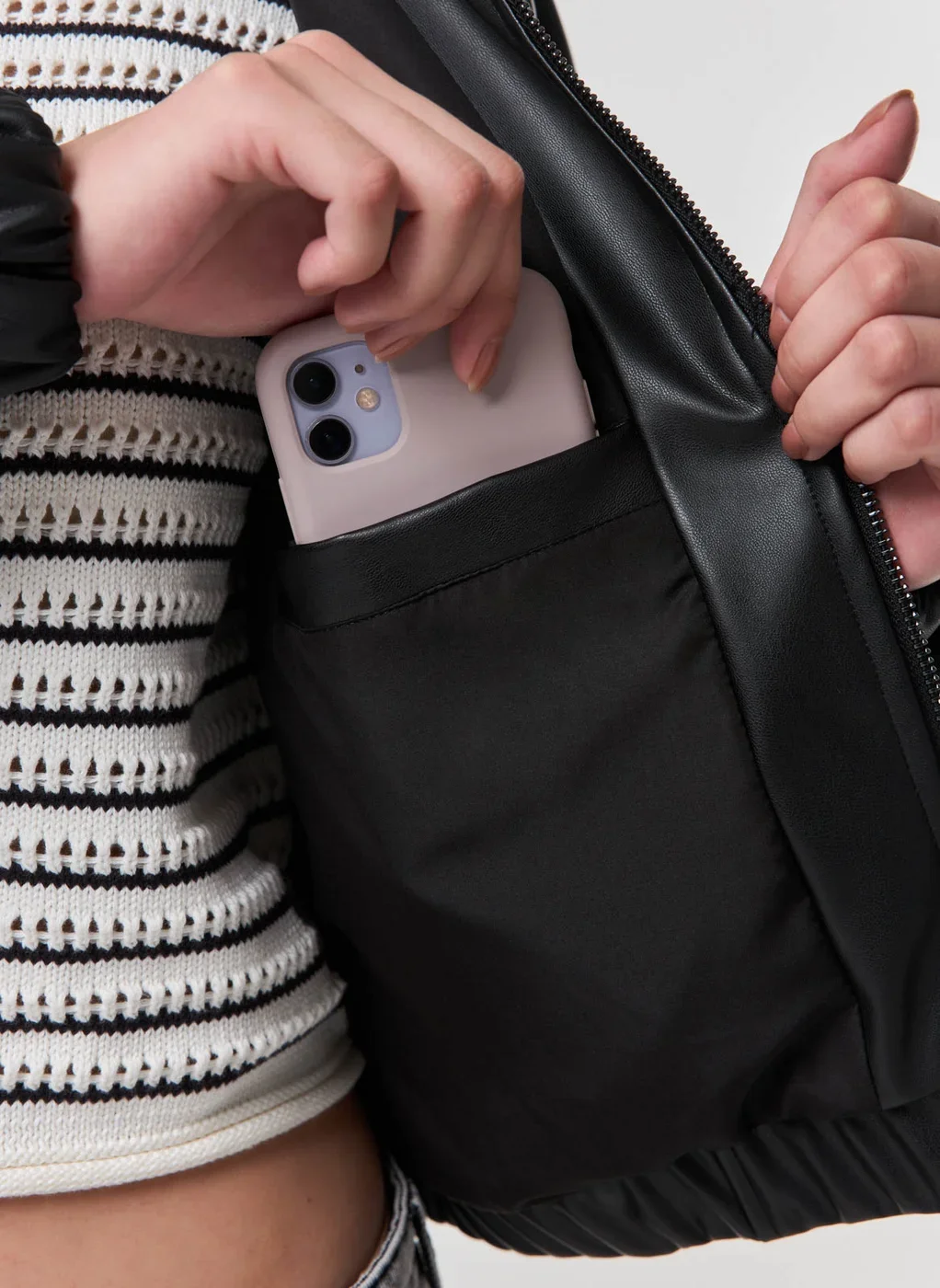 Jaqueta Preta Poliuretano Bomber