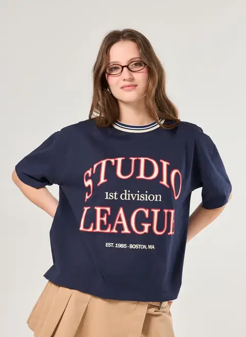 Camiseta Box Marinho College Escrito