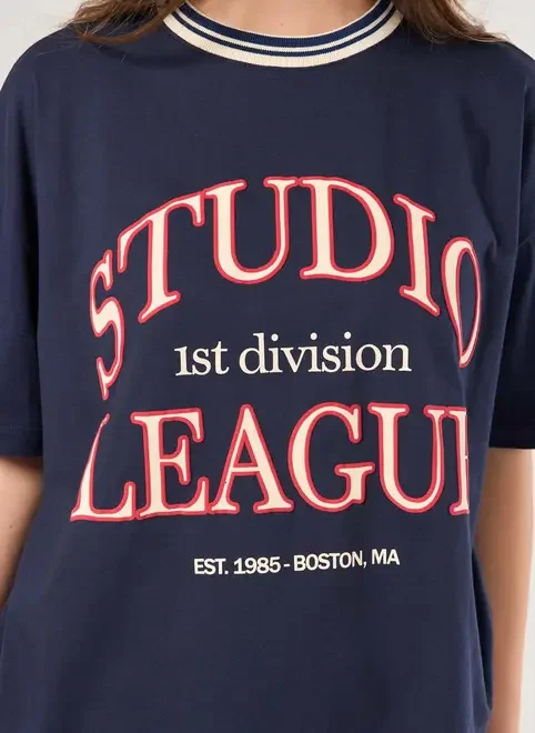 Camiseta Box Marinho College Escrito