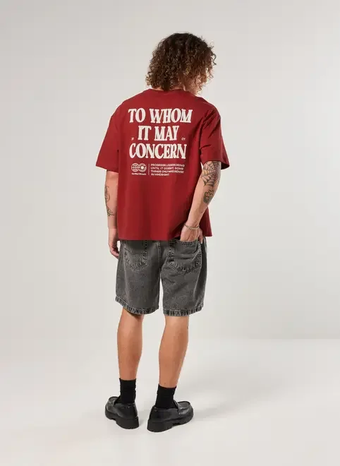 Camiseta Box Vermelha Em Malhão Escrito