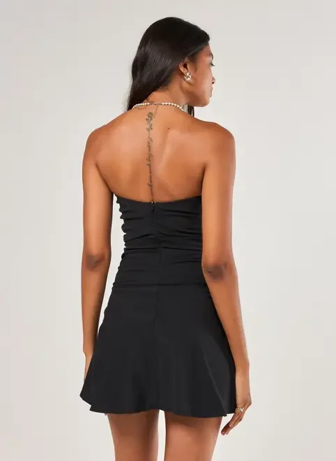 Vestido Curto Decote Reto Franzido