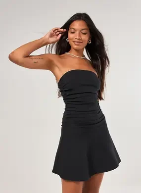 Vestido Curto Decote Reto Franzido