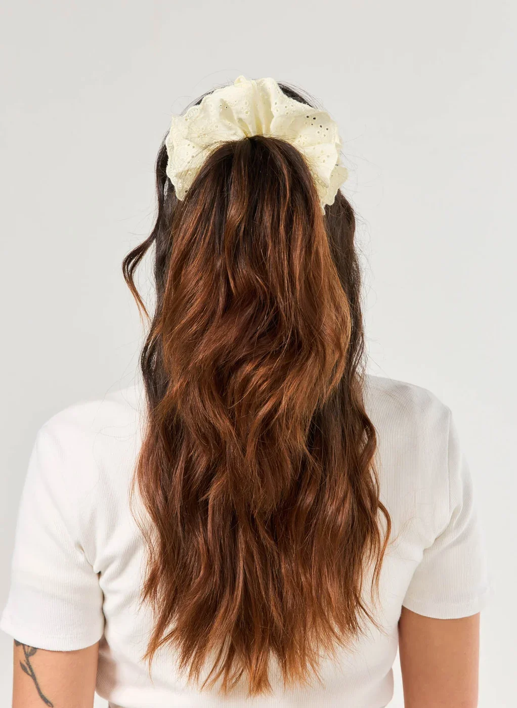 Maxi Scrunchie Broderie Amarelo Manteiga