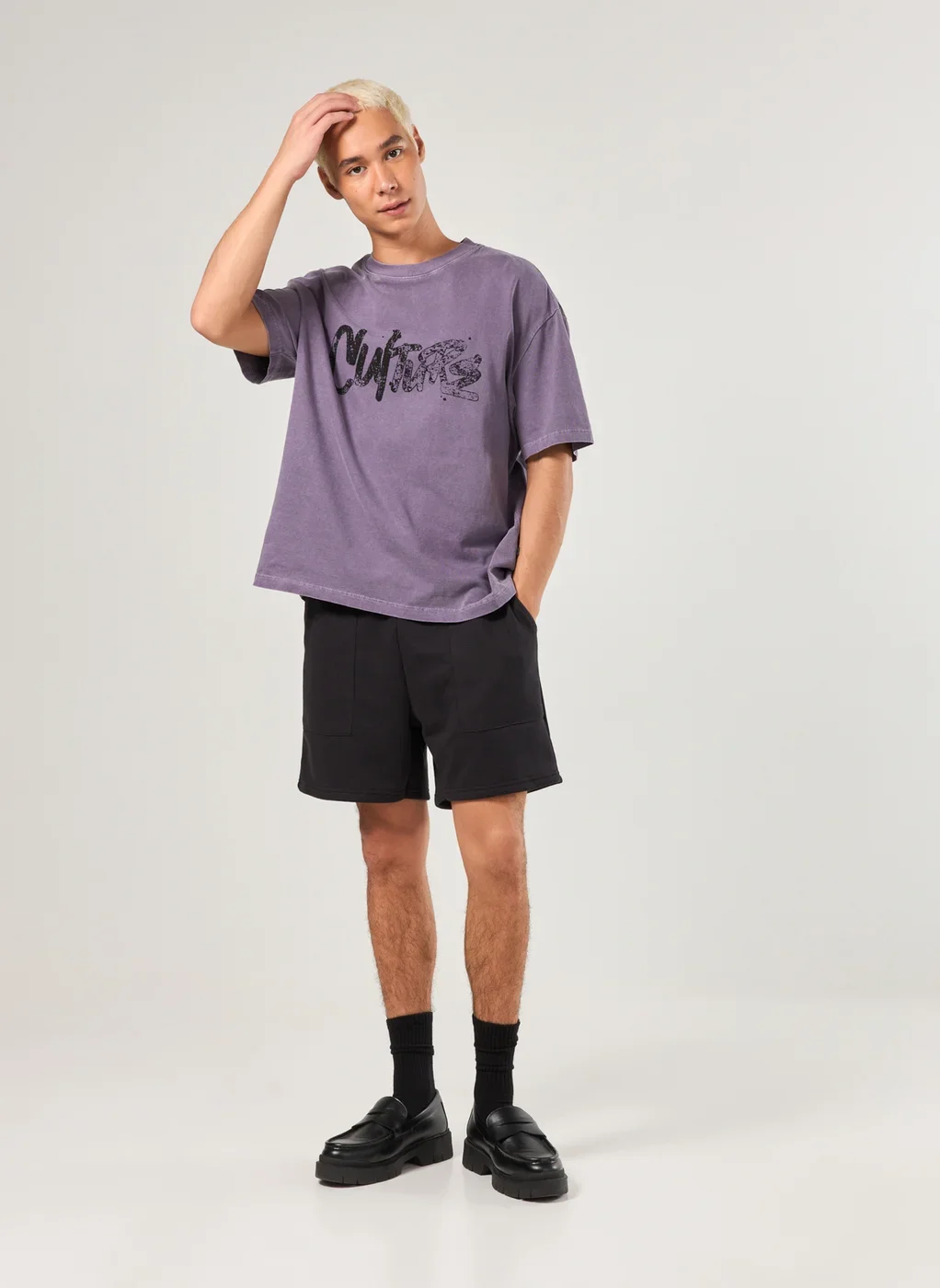 Bermuda Moletinho Preta Costuras Marcantes