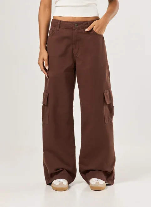 Calça Wide Leg Cintura Média Cargo