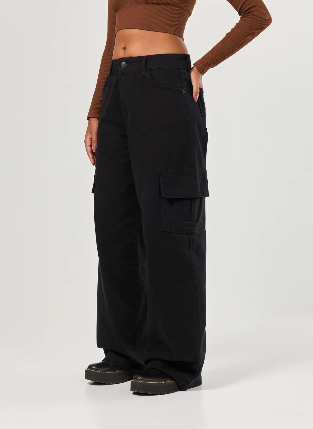 Calça Wide Leg Cintura Média Cargo