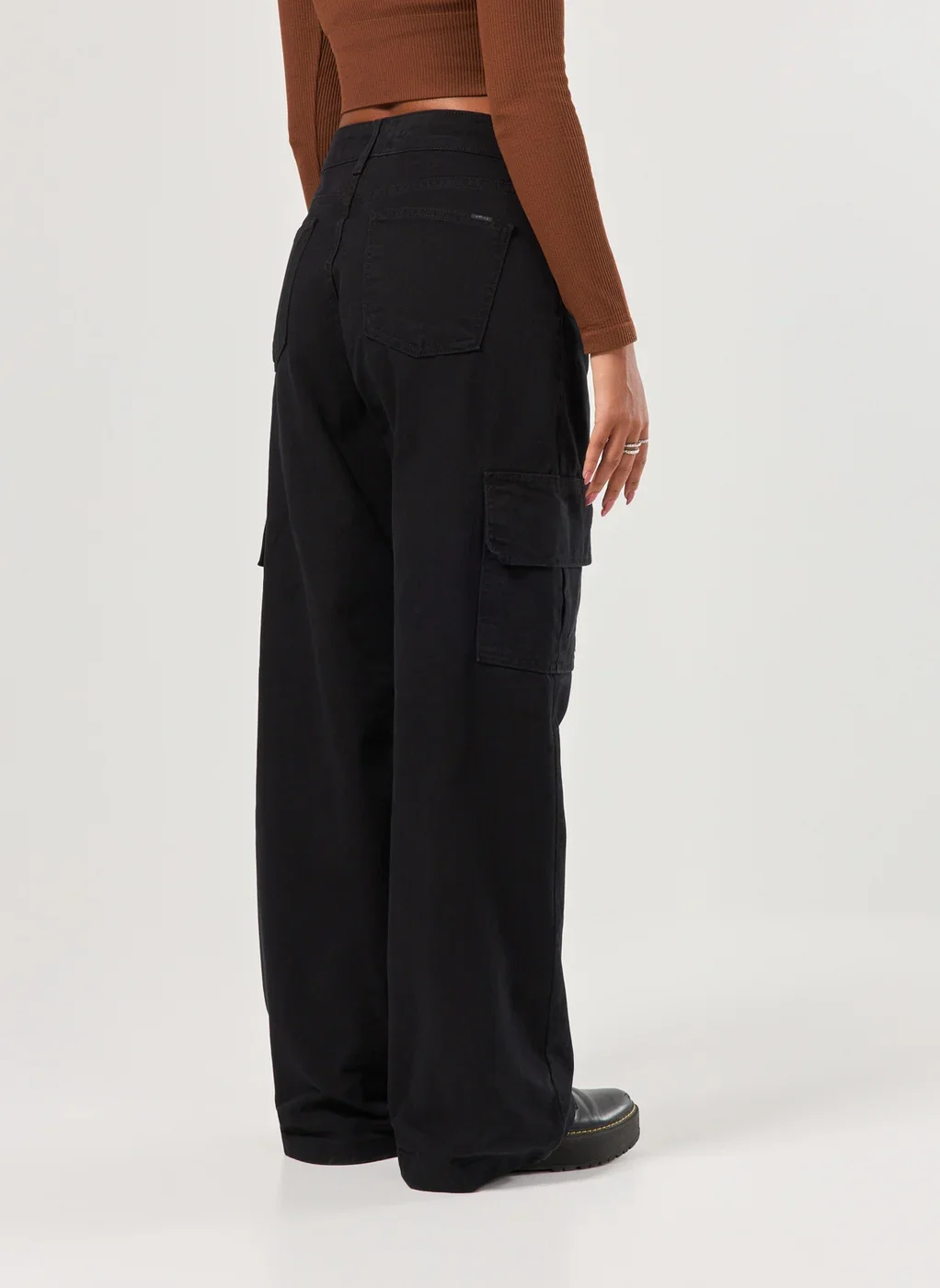 Calça Wide Leg Cintura Média Cargo