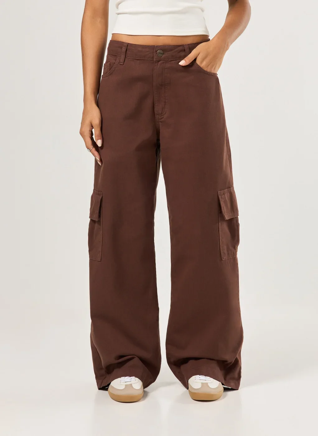 Calça Wide Leg Cintura Média Cargo