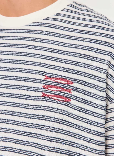Camiseta Box Listrada Texturizada Bordado