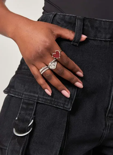 Conjunto 5 Anéis Prateados Resina Coração