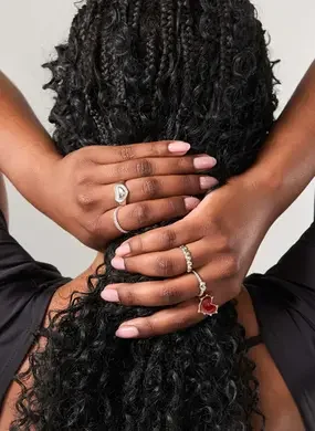 Conjunto 5 Anéis Prateados Resina Coração