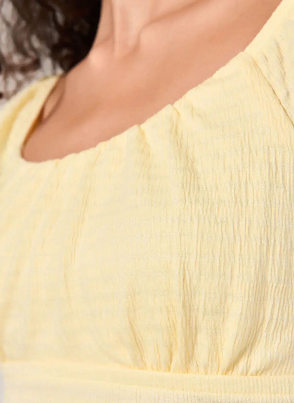 Blusa Amarelo Manteiga Texturinha Babado