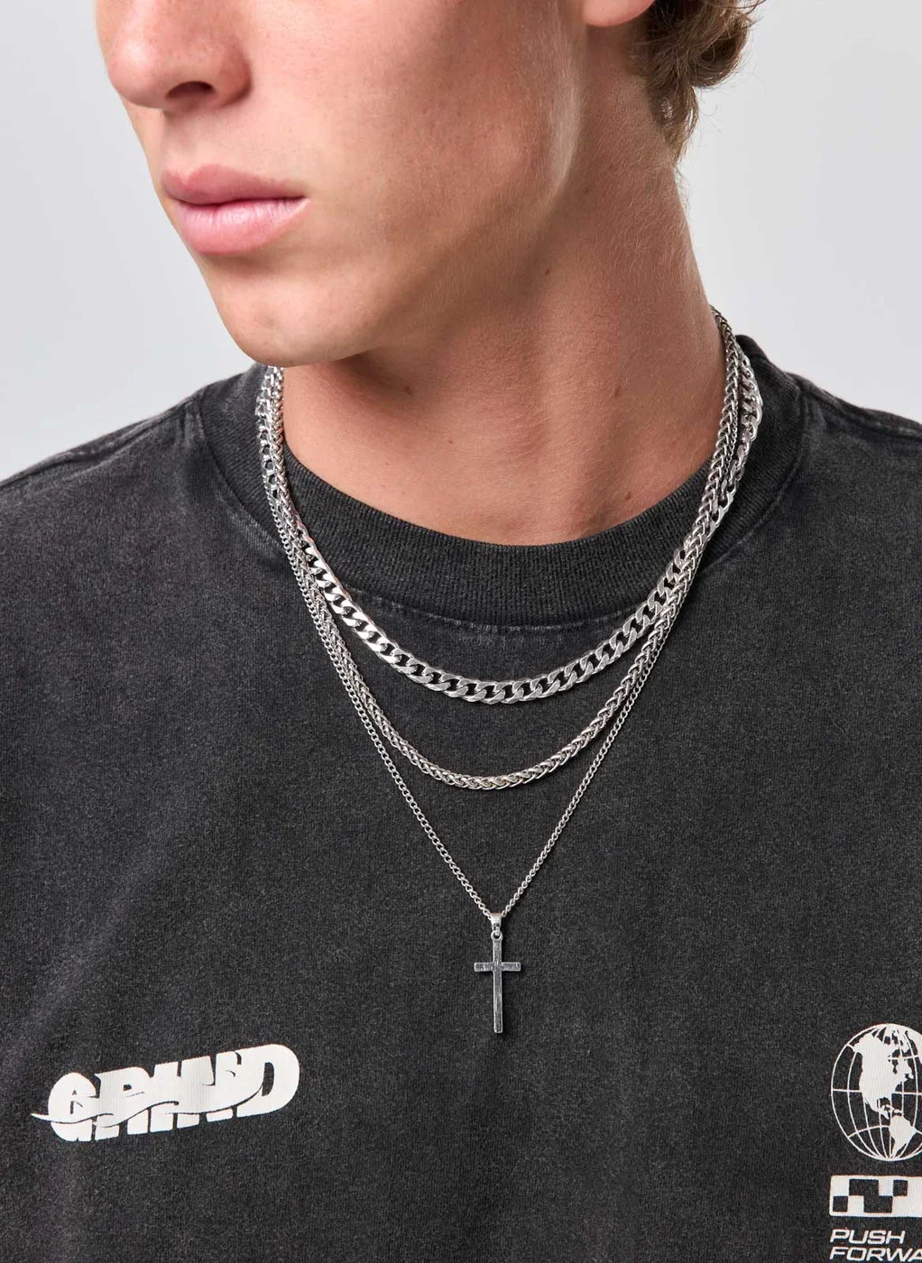 Conjunto 3 Colares Prateados Cruz