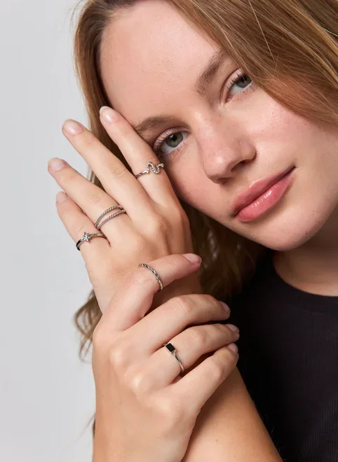 Conjunto 5 Anéis Prateados Cobra Strass