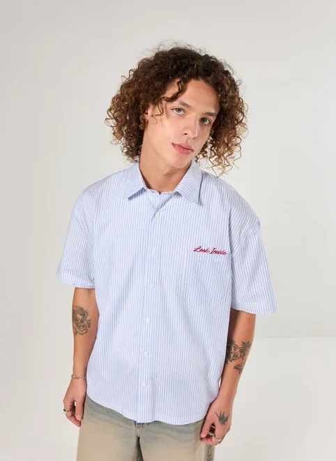 Camisa Box Listrada Bordado Bolso